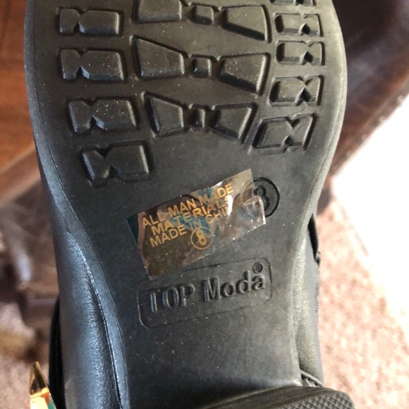 Top Moda Edgy Double Buckle Booties- NWT - Picture 3 of 3